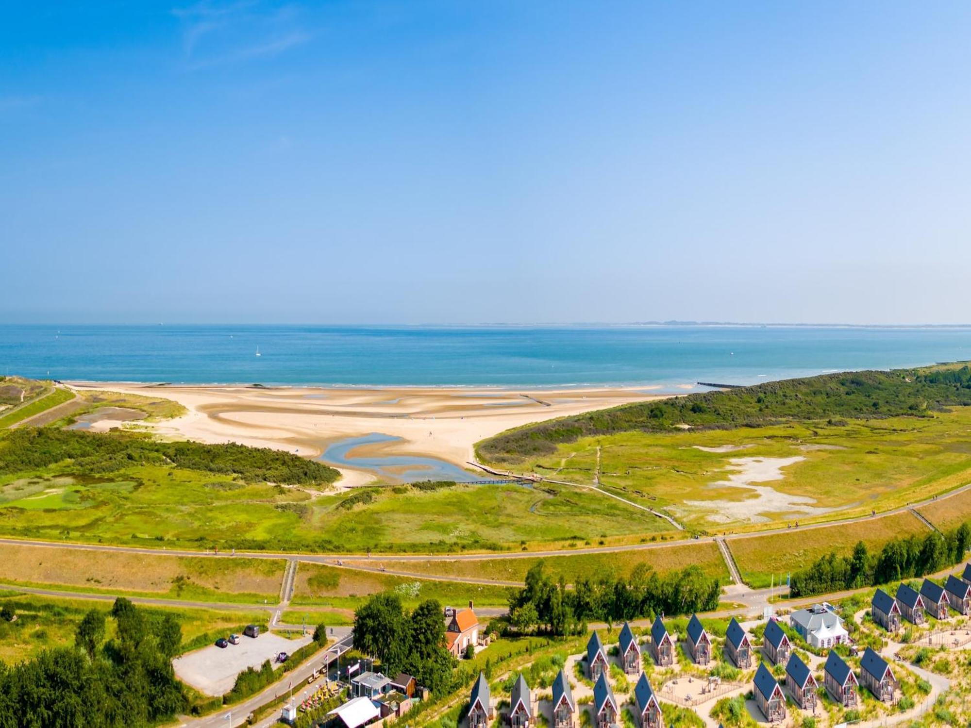 Vakantiehuis Modern With 2 Bathrooms, The At 500 M *